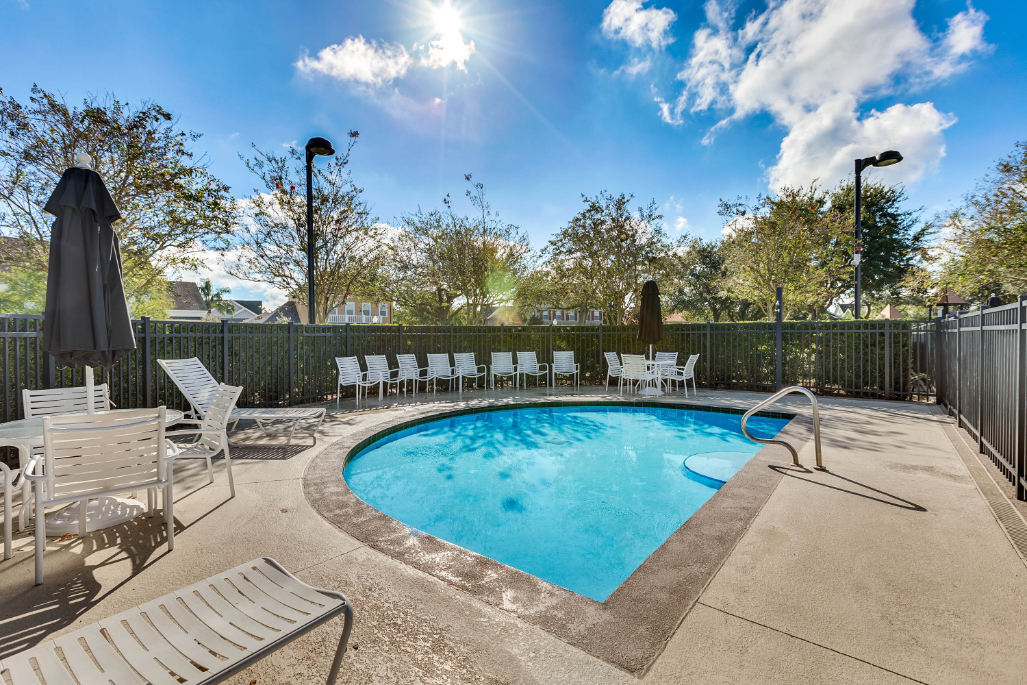 EndersPlaceatBaldwinPark_LuxuryApartmentCommunity_HotTub_OrlandoFL