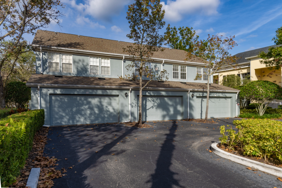 EndersPlaceatBaldwinPark_LuxuryApartmentCommunity_Gargage_OrlandoFL
