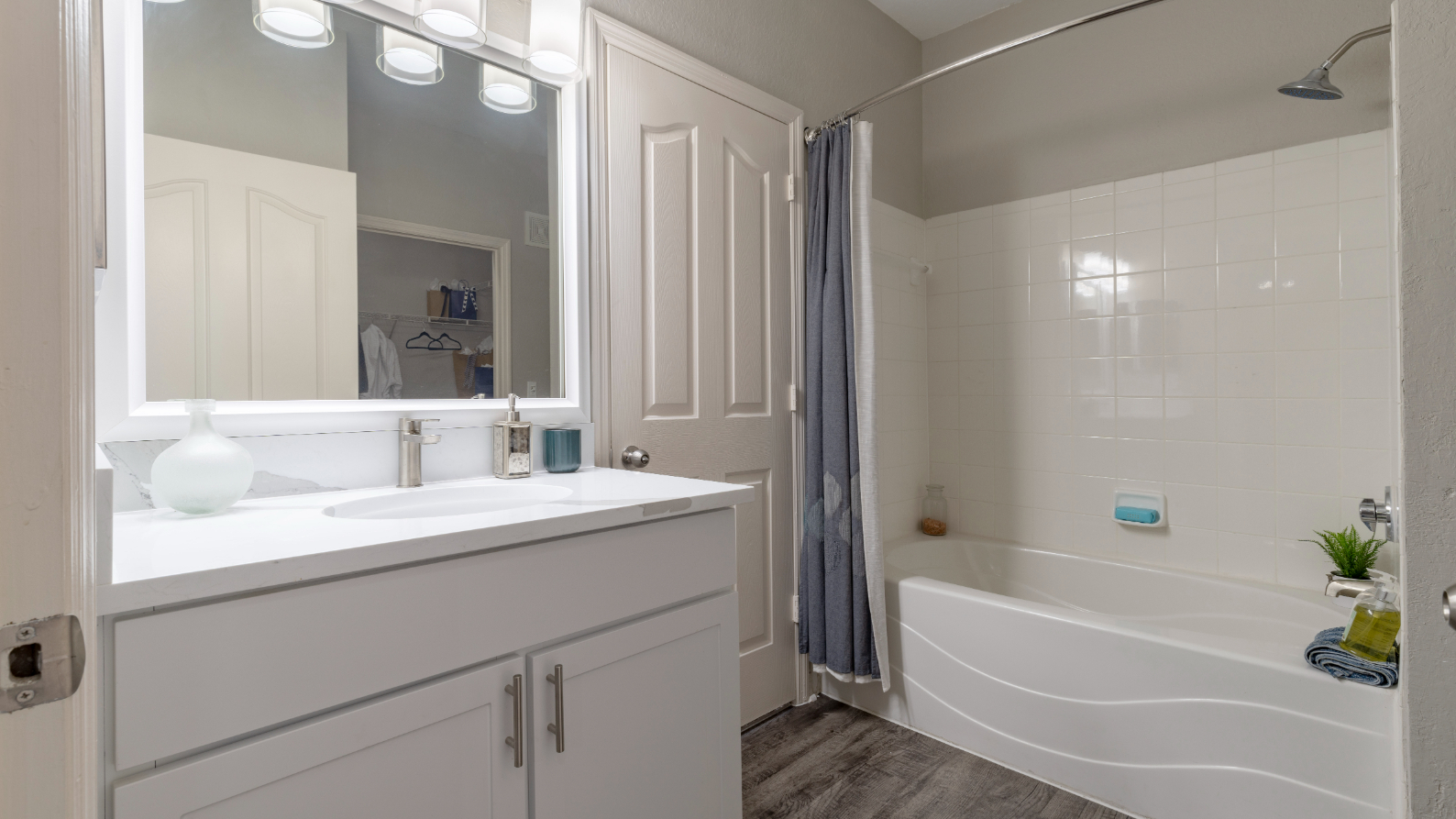 EndersPlaceatBaldwinPark_LuxuryApartmentCommunity_Bathroom_OrlandoFL