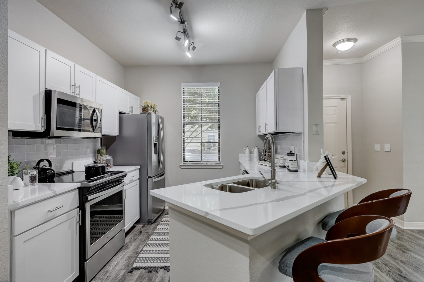 EndersPlaceatBaldwinPark_LuxuryApartmentCommunity_Kitchen_OrlandoFL