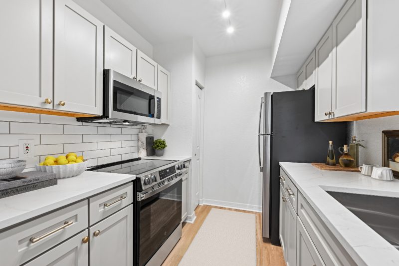 EndersPlaceatBaldwinPark_LuxuryApartmentCommunity_Kitchen_OrlandoFL
