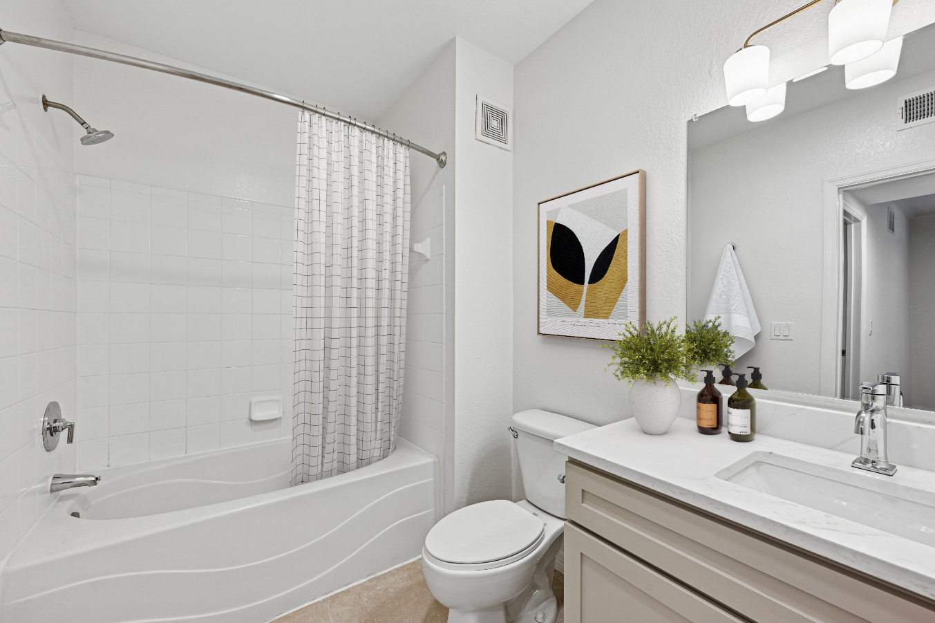 EndersPlaceatBaldwinPark_LuxuryApartmentCommunity_Bathroom_OrlandoFL